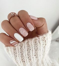 Glam up for the holiday with these gorgeous Christmas nail art ideas. So many stunning designs to choose from, you'll want to recreate all! Winter Proposal Nails, Short White Winter Nails, Crismas Nails, Winter Sweater Nails, Christmas Nails 2022, Sparkly Christmas Nails, Xmas Nail Designs, Winter Nails Acrylic, Christmas Gel Nails