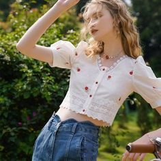 A short top embroidered with bright red rose petals. The collar and hem are decorated with lace embroidery. The bright red ruby buttons are also cute. We recommend pairing it with high-waisted denim. 
 
 
 Size 
 
 S size 
 
 Length: 41cm 
 Shoulder width: 32cm 
 Bust: 86cm 
 Waist: 78cm 
 Sleeve length: 28cm 
 
 
 M size 
 
 Length: 42cm 
 Shoulder width: 33cm 
 Bust: 90cm 
 Waist: 82cm 
 Sleeve length: 29cm 
 
 
 L size 
 
 Length: 43cm 
 Shoulder width: 34cm 
 Bust: 94cm 
 Waist: 86cm 
 Sleev Rose Flower Embroidery, Short Blouse, Flower Retro, Cottagecore Clothes, Red Rose Petals, Short Blouses, Rose Rouge, Flower Embroidery, Red Flower