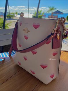 Trendy Leather Bags, Expensive Bag, Girls Handbags, Handbag Essentials, Girly Bags, Luxury Purses, Fancy Bags, Purses Designer, Cute Purses