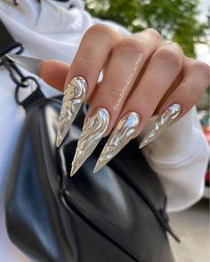 New Years Nails Stiletto, Dana Alexia, Steletoes Nails, Texture Nails, Long Stiletto Nails, Edgy Nails, Goth Nails, Stiletto Nails Designs, Metallic Nails