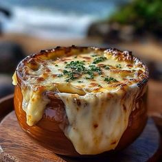 Easy High Protein Recipes | Classic French Onion Soup 🧅🍲 | Facebook Quick Soup Recipes, Quick Soup, Meringue Pie Recipes, Flavorful Vegetables, Best Soup Recipes, Garlic Parmesan Chicken, Delicious Soup Recipes