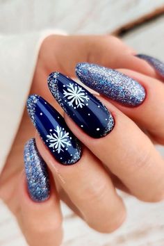 Winter Gel Nails, Blue Christmas Nails, Holiday Nail Designs, Cute Christmas Nails, Blue Nail Designs, Snowflake Nails, Blue Nail