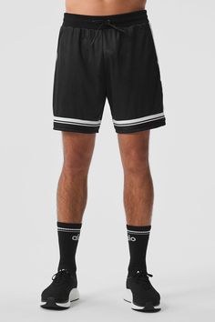 Basketball shorts are always a good idea—especially when they’re this functional and fresh. This pair is designed with a drawstring waist, a relaxed fit, zippered side pockets, and cool contrasting trim. The unlined design is extra versatile, so you can pick the right base layer for every activity, but it’s the drapey, stretchy, seriously breathable fabric that scores bonus points on- and off-the-court. Sporty Alo Yoga Sports Bottoms, Casual Moisture-wicking Bottoms By Alo Yoga, Sporty Alo Yoga Gym Bottoms, Sporty Alo Yoga Bottoms, Alo Yoga Black Sports Bottoms, Alo Yoga Moisture-wicking Casual Bottoms, Sporty Black Alo Yoga Bottoms, Alo Yoga Black Sporty Bottoms, Alo Yoga Sporty Black Bottoms