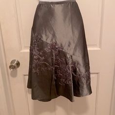 Nwt $119 Peter Nygard Petites Grey Silver Embroidered Bead Full Skirt Size 12p Beautifully Decorated Skirt Iridescent Gray 60% Polyester 40% Nylon Exclusive Trim Hand Wash Line Dry Waist Laying Flat 16" Zipper And Hook Closing On Side Skirt Length23" Condition: New With Tags. Smoke Free - Pet Free Home. Offers Always Welcomed And Considered Bundle 2 Or More Items To Save 15% And Shipping Elegant Floral Embroidered Party Skirt, Fitted Skirt With Floral Embroidery, Fitted Floral Embroidery Skirt, Elegant Embellished Spring Skirt, Elegant Embroidered Bottoms For Formal Occasions, Fitted Full Skirt With Floral Embroidery, Elegant Skirt With Floral Embroidery, Spring Formal Embroidered Skirt, Elegant Embroidered Mini Skirt