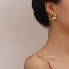 Our coating and high polish add secret ingredient to the rings for your contemporary & chic outfit. Abstract geometric earrings that will never go out of style, this jewelry piece is simple enough to accessorize easily but creative enough to make your look stand out. This pair of 18K gold statement earrings that compliments any outfit, easily create stylish look in Parisian, Minimalist, Bohemian, or even Punk. • S P E C I F I C A T I O N • Finish: 18K multi-layered gold plating on titanium steel Dimension: approx. 22 cm x 24mm For ring of this style please visit here.