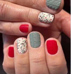 Structured Gel Manicure Christmas, Gel Nail Winter Designs, Gel Nail Ideas For Christmas, Christmas Jumper Nails, Christmas Short Gel Nails, Christmas Story Nails, Christmas Lights Nails Design, Dip Nail Art Designs, Boho Christmas Nails