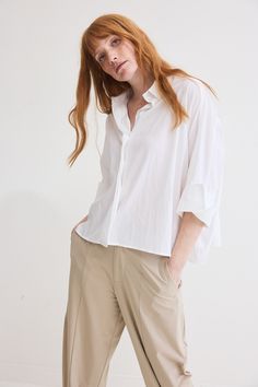 The Poplin Oversized Cropped Blouse is a contemporary twist on a classic wardrobe staple. Crafted from premium poplin fabric, this blouse effortlessly combines comfort, style, and versatility to elevate your everyday look Chic Poplin Top With Relaxed Fit, Oversized Poplin Tops For Spring, Relaxed Fit Poplin Top For Work, Casual Poplin Blouse For Workwear, Casual Long Sleeve Poplin Top, Relaxed Fit Blouse With Shirttail Hem For Daywear, Modern Collared Blouse For Daywear, Classic Relaxed Fit Casual Blouse, Classic Relaxed Fit Blouse For Day Out