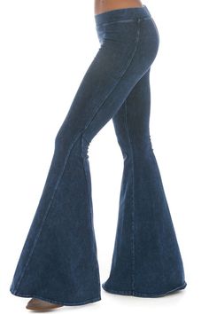 Hippie Chick, Flare Pant, Denim Patterns, Retro Clothing, Pants And Leggings, Active Wear Pants, Retro Outfits, Flare Pants, Denim Wash