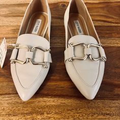 Cream Loafer With Silver Buckle. Never Worn But Friend On A Few Times - I So Want These To Fit! Cream Loafers Outfit, Cream Loafers, Loafers Outfit, Elevated Casual, Fashion Future, Shoes Steve Madden, Steve Madden Shoes, Flat Shoes Women, Business Casual