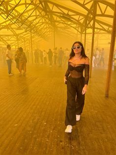 Rave Outfit Inspo 2023, Souled Out Festival, Edc Outfits Women, Monochrome Rave Outfit, Alix Earle Rave Outfit, Rave Outfit Cold Weather, House Music Aesthetic Outfit, Rave Fashion Aesthetic