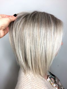 Babylights And Lowlights, Layered Ends, Ash Blonde Hair Dye, Hair Jewerly, Mama Hair, Short Dark Hair, Short Hairstyles Fine, Hair Color Options, Bob Hairstyles For Thick