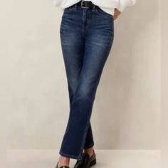 Nwt Banana Republic High-Rise Crop Boot Jeans Retail $109 - Size 30 This Bootcut Jean Has A High-Waisted Fit And Cropped Length, Cut From Our Favorite High-Stretch Denim, One We Love For Its Ability To Stretch And Move With You Without Stretching Out. Crop Boot Fit:: High-Waisted, Slim From Hip To Thigh With A Gently Flared Leg. Cropped Length To Show Off Your Shoes. Zip Fly With Button Closure. Belt Loops. Five-Pocket Styling. Specially Designed For A High-Waisted Crop Boot Cut Just In Time For Olive Green Jeans, Womens Cropped Jeans, Bootcut Jean, Banana Republic Jeans, Girlfriend Jeans, Cropped Flare Jeans, Green Jeans, Boot Jeans, Cropped Flares