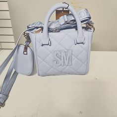 Viral Steve Madden Crossbdoy Bag Color Blue Red Crossbody Bag, Luxury Bags Collection, Steve Madden Purse, Red Crossbody, Pink Crossbody Bag, Quilted Purses, Steve Madden Bags, Crossbody Wallet, Black Shoulder Bag