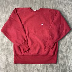 Vintage 90s Champion Reverse Weave Small C Sportswear Athletic Thick Heavy Made in USA Red Graphic Crewneck Extra Large Mens *X8 Condition:   Fair Used Condition  = Has small stain on the shoulder due to wear and age. Measurements: Please see photos above for all measurements IF YOU BUY TWO OR MORE ITEMS USE THE CODE BUNDLE @ CHECK TO SAVE 20% WE SHIP WITHIN 24 HOURS AFTER PURCHASE! Please be aware that we do not offer free returns!! The Buyer is responsible for the cost of the return label.  Follow us on TikTok & Instagram @findsnostalgic and tag us in your finds Red Sporty Sweats For Winter, Basic Winter Sports Tops, Casual Red Sports Sweats, Red Casual Sports Sweats, Casual Red Sweats For Sports, Red Athleisure Sweats For Streetwear, Sporty University Red Crew Neck Sweatshirt, 90s Red Cotton Sweatshirt, Retro Red Top With Ribbed Cuffs