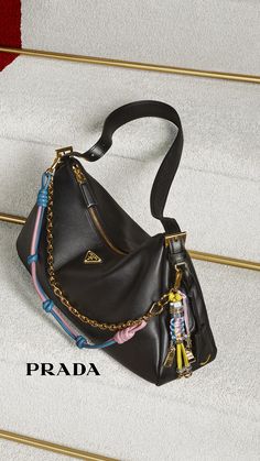 Soft lines with contemporary details: discover the new collection of Prada bags. Purse Aesthetic, Tech Bag, Womens Designer Bags, Luggage Bags Travel, Kids Fashion Clothes, Messenger Bag Backpack, Prada Bags, Style Challenge, Cute Bags