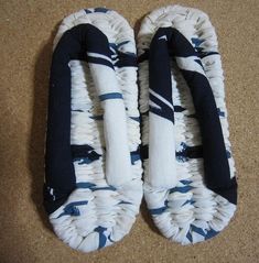 handmade, brand new, never used materials: made with cotton yukata roll fabric size: 24cm (good for 23~25cm) a little fade from age Zori Sandals, Slippers For Ladies, Handmade Brand, Shoes Slippers, Yukata, Bathing Beauties, Slippers, Accessory Gift, Electronic Accessories