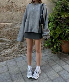 Japan Outfits, Diy Vetement, Skirt And Sneakers, School Looks, Mode Inspo, Outfit Inspo Fall, Inspiration Mode, Casual Style Outfits