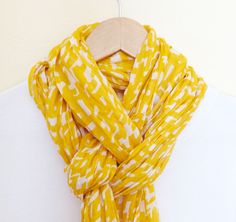 A Simply Pretty Way To Tie A Scarf...This is so pretty and I would never have thought to do this, love it! Scarf Techniques, Womens Suit