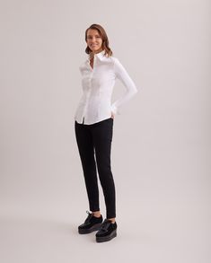 T-Blouse made with jersey pima, collar and cuff in poplin pima. White Cotton Shirt, Spring Sneakers, Tailored Design, Fall Coat, Mixing Fabrics, Poplin Shirt, White Shirts, Women's Shirts, White Long Sleeve