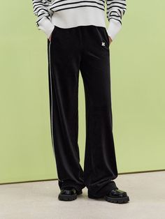 MO&Co. Women's Contrast Straight Leg Casual Pants Loose Casual Black Pants Women Black Wide Leg Pants With Contrast Stitching, Wide Leg Bottoms With Contrast Trim For Work, Workwear Straight Leg Bottoms With Contrast Trim, Straight Leg Workwear Bottoms With Contrast Trim, Straight Leg Bottoms With Contrast Trim For Work, Black Sporty Bottoms With Contrast Stitching, Black Straight Leg Bottoms With Contrast Color, Casual Trousers With Contrast Trim, High Waist Contrast Color Bottoms