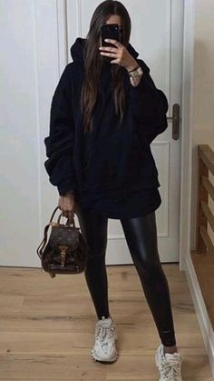 Black Clothes Aesthetic Casual, Ootd Frio Casual, Revenge Outfits Breakup, Ootd Frio, Outfits Leggins, Mode Hipster