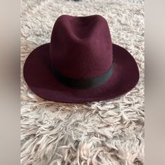 Fedora The Hatter Company Maroon Nwt Tiny Imperfection Shown In Picture Burgundy Brimmed Fedora For Fall, Burgundy Fedora Felt Hat For Fall, Purple Brimmed Hats For Fall, Burgundy Winter Fedora With Short Brim, Burgundy Short Brim Fedora For Winter, Burgundy Short Brim Hat For Fall, Purple Fedora Winter Hat, Burgundy Fedora Hat For Fall, Winter Burgundy Wide Brim Fedora