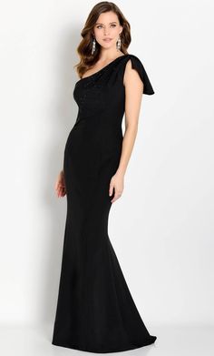 Elegant Formal Gown With Fitted Bodice, Classic Gown With Fitted Bodice For Formal Occasions, Classic Formal Gown With Fitted Bodice, Elegant Floor-length Evening Dress For Formal Occasions, Elegant Gown For Formal Gala Occasions, Elegant Formal Gown For Gala, Elegant Gown For Formal Gala, Elegant Gala Gown For Formal Occasions, Elegant Formal Gown With Sweep Train