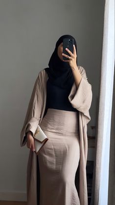 Outfit of the day Hijabi Date Night Outfit, Modest Baddie Outfits, Abaya Fits, Hijabi Baddie, Tailor Design, University Fashion, Modest Outfits Muslim, Hijab Model, Stylish Outfits Casual