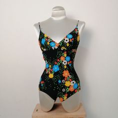 Beautiful and rare 1970s one piece swimwear, small size, in good condition just need a restoration in the connection between laces and top, easy to repair. The poly is still in vintage condition, wearable. Measure Bust cm flat 27 cm flat  Waist cm flat 22 cm flat Lined One-piece Beachwear Bodysuit, Summer Beach Lined Bodysuit, Vintage Green Swimwear For Summer, Vintage Green Summer Swimwear, Lined One-piece Bodysuit For Beach, Retro Print Swimwear For Summer Beach, Retro Print Beachwear Swimwear For Summer, Retro Print Swimwear For Beach In Summer, Summer Beachwear Swimwear With Retro Print