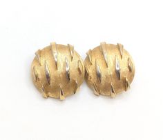 - Overall in good condition with a small amount of finish loss and small amount of patina on the backs. - Packed and shipped with care. Please do not hesitate to reach out if you have questions. We are happy to help! Mid-century Gold Clip-on Earrings For Evening, Mid-century Gold Earrings For Pierced Ears, Mid-century Clip-on Earrings For Formal Occasions, Mid-century Clip-on Earrings For Formal Events, Mid-century Clip-on Wedding Earrings, Mid-century Gold Clip-on Earrings For Party, Gold Mid-century Clip-on Earrings For Party, Mid-century Clip-on Earrings, Vintage Crown