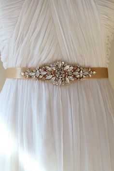 A luxurious vintage motif, intricately beaded rich gold applique sash. It is made up of dazzling highest quality Austrian iridescent opals, crystals, ivory pearls and gold seed beads, creating a beautiful gleaming brilliant sparkles. All rhinestones are prong set in rich gold metal backing Pearl Applique, Gold Applique, Wedding Belt, Wedding Sash Belt, Belt Gold, Applique Wedding, Wedding Sash, Deco Wedding, Bridal Sash