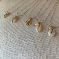 "Gold plated 17\" necklace. The chain is adjustable. Very versatile and great for layering." Single Shell Necklace, Pika Shell Necklace, Shell Necklace Aesthetic, Shell Jewelry Ideas, Gold Beach Jewelry, Cowrie Shell Jewelry, Fresh Water Pearl Necklace, Surf Jewelry, Water Pearl Necklace