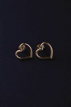 Jewel : Heart Earrings

 Weight : 1.2 grams  

Width : 14mm


 Material: 18k gold plated

 Warranty: 1 year

 Gender: Lady

 Shipping: Free nationwide for purchases over 75,000 

 Payment: Cash on delivery or other means of payment . 100 000, Heart Earrings, Cash On Delivery, Heart Ring, 1 Year, 18k Gold, Gold Plate, Plating, Gold