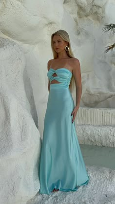 Those searching for formal long pastel dresses should check out this inventory, as everything is offered at a discounted price. Remember to rock the sultry pastel party dresses by wearing them to social gatherings. Pastel casual dresses are available in a range of colours and styles just for you. Summer Ball, Simple Prom Dress Long, Robes Glamour, Prom Dress Inspo, Flot Makeup, One Shoulder Prom Dress, Looks Party, Prom Dresses Vintage, Sequin Prom Dresses