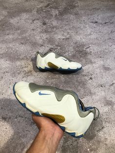 Write me your price / make binding offer Vintage Nike Shoes Flight Systems Y2K Streetwear Size 40 (25 cm) Condition-Very Good(The photo shows signs of wear) Nike Vintage Shoes, Vintage Nike Shoes, Nike Boots, Nike Vintage, Y2k Streetwear, Vintage Nike, Shoes Trainers, Vintage Shoes, Mens Shoes Sneakers