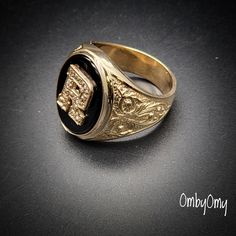 Beautiful men's ring made of solid 14 kt gold with the letter of your choice set with genuine diamonds. It is a ring with a lot of personality and who wears it is very distinguished among all the others, a very manly and elegant ring 14k Gold Engraved Ring With Initials For Collectors, Elegant Signet Ring As Collectible, Collectible Yellow Gold Signet Ring With Initials, Elegant Black Rings With Initials, Vintage Formal Initial Ring, Classic Black Signet Ring With Initials, Classic Black Round Initial Ring, Classic Black Initial Ring For Formal Occasions, Luxury Diamond Ring With Initials