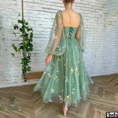 Fisdy - Elegant Evening Gown with Floral Embroidery Mint Green Prom Dress, Evening Wear Dresses, Plus Size Formal Dresses, Girls Formal Dresses, Party Kleidung, Semi Formal Dresses, Formal Dresses Short, Embroidered Maxi Dress, Green Prom Dress