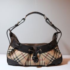 Great Condition Slight Wear Throughout Bag (See Photos) Accessories: Dust Bag Included Burberry Shoulder Bag, Shoulder Bag Vintage, Burberry Vintage, Vintage Shoulder Bag, Burberry Handbags, Photo Accessories, Bag Vintage, Burberry Bag, Burberry