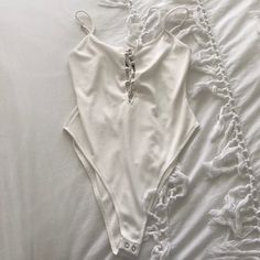 Never Worn, Super Cute And Goes With Anything Chic Summer Bodysuit For Night Out, White Bodysuit For Summer Night Out, White Bodysuit For Day Out, Summer Bodysuit With Lined Body For Night Out, Backless Summer Bodysuit For Night Out, Chic Summer Backless Bodysuit, Summer Day Out Bodysuit, White Summer Party Bodysuit, Trendy White Lined Bodysuit