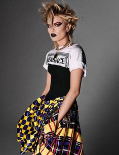 Top model Anna Ewers moves out of her frequently typecast fashion editorial mode into punk princess looks styled by Christianne Arp . Photographer Giampaolo Sgura is behind the lens, capturing this sexy, dark drama for Vogue Germany October 2018. Punk Photoshoot, Mode Rockabilly, Style Année 80, Moda Grunge, Anna Ewers, Punk Glam, Punk Looks, Mode Editorials