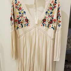 Chelsea & Violet ..Boho Top ..Size Medium..Beige With Embroidery Flowers... Spring Embroidered Hippie Boho Dress, Spring Hippie Boho Dress Embroidered, Embroidered Boho Dress For Beach In Spring, Embroidered Boho Dress For Beach And Spring, Beige Bohemian Dress For Brunch, Spring Bohemian Boho Dress For Day Out, Embroidered Boho Dress For Spring Vacation, Spring Festival Long Sleeve Boho Dress, Long Sleeve Boho Dress For Spring Festival