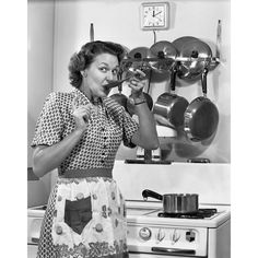 1950s Housewife Cooking Tasting Sauce With Spoon By Stove Funny Facial Expression Looking At Camera Print By Vintage Image 1 Funny Facial Expressions, 50s Housewife, 1950s Housewife, Vintage Housewife, Retro Housewife, Domestic Goddess, Photo Vintage, Vintage Life, Vintage Pictures