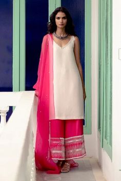 Shop for Sitaraa Fuchsia Habutai Silk Tala V-neck Kurta Set for Women Online at Aza Fashions V Neck Sleeveless Kurti, Sleeveless V Neck Kurta, Elegant Fitted V-neck Kurta, Designer V-neck Fitted Kurta, Pink Bollywood Style V-neck Kurta, Festive Pink V-neck Kurta, V Neck Kurti Design, Latest Suit Design, Sleeveless Kurti