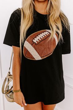 - Activate game mode with this adorable football patch tee! Its unique sequined faux leather patch brings a touch of glam to game day to keep you feeling fabulous by the field. You'll feel like a game-day-darling in this sweet piece! - Unlined 100% cotton material - A sequined faux leather football patch sewn on the front featuring brown, black, gold, and cream hues - A crew cut neckline - Short, loose sleeves - A relaxed silhouette that ends in a straight hemline - This piece is perfect for fan Black Varsity T-shirt For Game Day, Black Varsity T-shirt For Fall, Varsity Black T-shirt For Game Day, Black Tops For Game Day During Football Season, Casual Fall T-shirt With Sequins, Casual Sequined T-shirt For Fall, Black T-shirt For Game Day Football Season, Fall Season Black Top For Sports Fans, Black Collegiate T-shirt For Fall