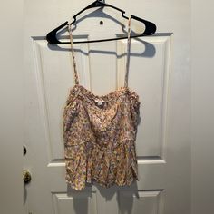 American Eagle Floral Peplum Style Top Bnwt Size - Xl *Cat Friendly Home Summer Floral Print Peplum Top, Summer Peplum Tops With Floral Print, Multicolor Peplum Tops For Summer, Floral Print Peplum Tops For Summer, Casual Floral Print Peplum Top, Casual Peplum Tops For Vacation, Lace Up T Shirt, Doll Blouse, American Eagle Hoodie