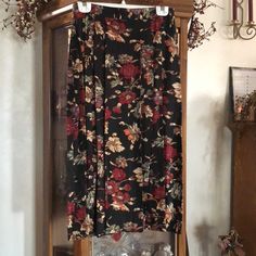 Gorgeous Flowered Skirt By Appleseeds! Nwot Beautiful Longer Skirt!! Floral Print Skirted Bottoms For Fall, Red Floral Print Skirt For Fall, Red Floral Print Flared Maxi Skirt, Midsize Outfits, Apple Seeds, Flower Skirt, Long Skirt, Womens Skirt, Skirt