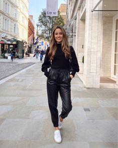 Jogger Outfit Casual, Kate Hutchins, Leather Trousers Outfit, Lederhosen Outfit, Jogger Outfit, Leather Pants Outfit, Joggers Outfit, Casual Work Outfits, Casual Winter Outfits