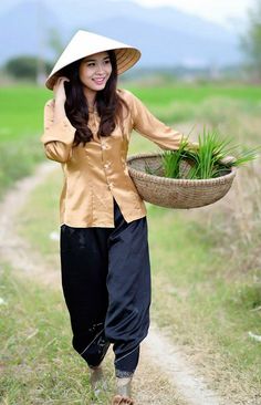 Happy Pose, Chut Thai, Farmer Girl, Farm Clothes, Village Girl, National Dress, Ethnic Dress