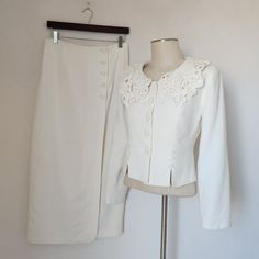 Vintage Sue Wong 2 Piece Courthouse Wedding Suit Skirt Set Lace Crochet White Linen *Attachable Lace Crochet Collar. Pre-Owned In Good Condition. *Showing Some Discoloration, See Pictures. Please Note *The Real Color Of The Item May Be Slightly Different From The Pictures Shown On Website Caused By Many Factors. *Don't Go By Size Number. Do Check Measurements To Determine If The Item Will Fit. Measurements; Approximately (Laying Flat). Suit Shoulder To Shoulder: 16 Inches (Shoulder Seam To Shoul Fitted Long Sleeve Skirt Suit For Wedding, Fitted White Skirt For Formal Occasions, White Feminine Fitted Sets, Feminine Fitted White Sets, Feminine Fitted Skirt For Wedding, Feminine Fitted Wedding Skirt, Elegant Fitted Wedding Skirt, Fitted Feminine Wedding Skirt, Fitted Feminine Skirt For Wedding