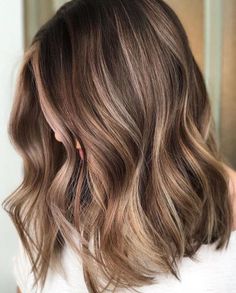 Lighter Brown Hair Color Balayage, Brown Hair With Caramel Lowlights, Side Swept Waves, Brown Hair With Subtle Highlights, Thick Brown Hair, Hair Color Ideas With Highlights, Haircut Lob, Medium Length Brown Hair, Women Straight Hair